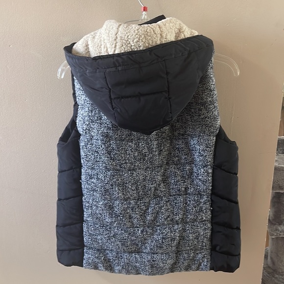 Vest - Picture 3 of 3